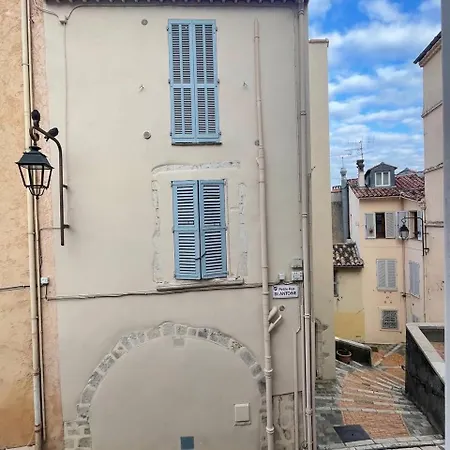 Apparemment Au Coeur Du Suquet
